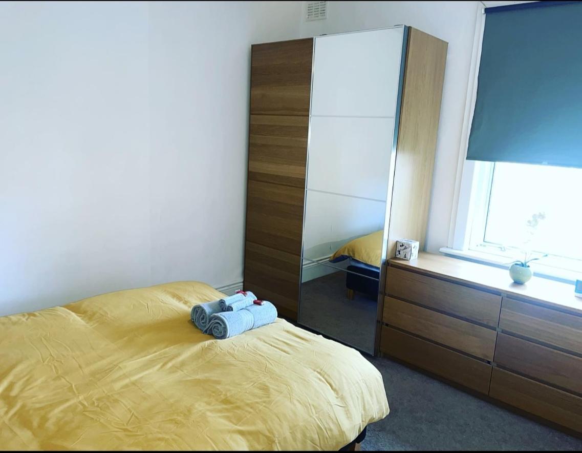 Luxury 1-bed With Stunning Views Perfect For Short In Londra
